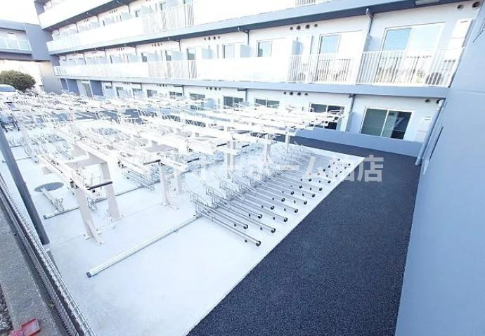 特典：仲介手数料が無料です!!のバルコニー|陽当たり良好なバルコニーです