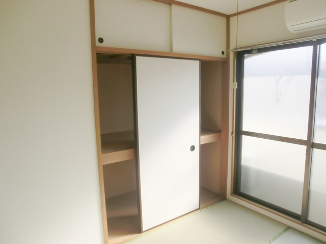 大成ビルの収納|天袋付の収納です。