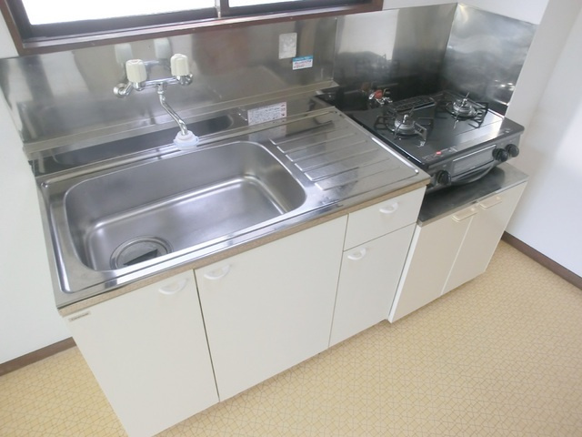 大成ビルのキッチン|２口コンロが置けるキッチンです。