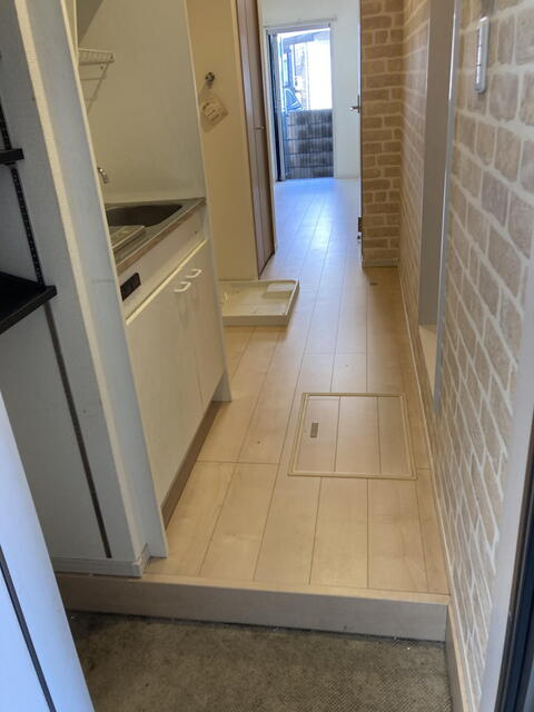 玄関前廊下部分です。