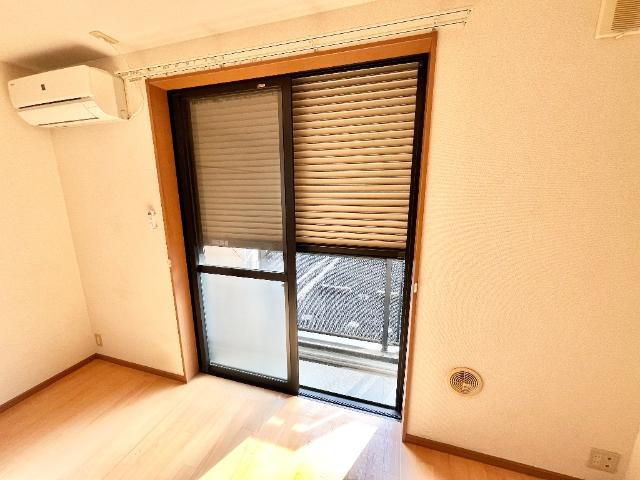 サンパティークの内装|窓シャッター（イメージ）