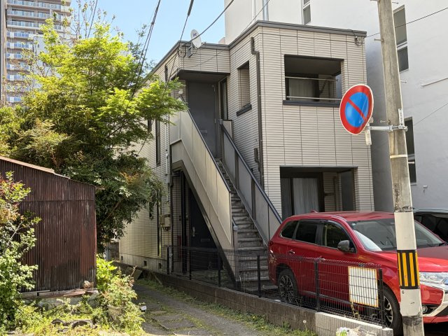 想定年間賃料231.6万　想定利回り2.3％　軽量鉄骨造の外観
