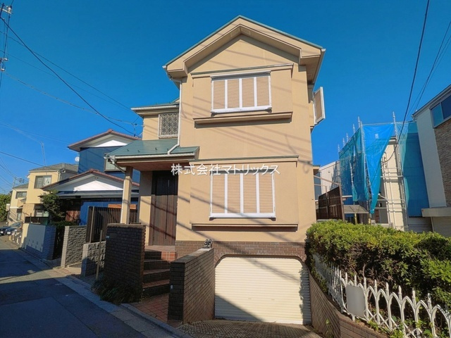 練馬区向山4丁目　敷地33.8坪×建物32.8坪　地下車庫付き　新規リフォーム戸建の外観