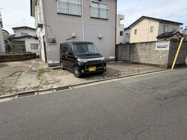 長沢アパートの駐車場
