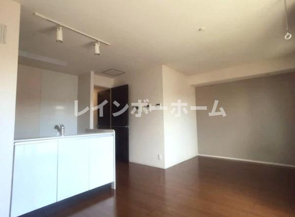 仲介手数料（賃料の1.10ヵ月）の50％OFF対象物件！の居間・リビング|居間です