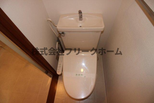 小金井市東町４丁目の賃貸マンションのトイレ