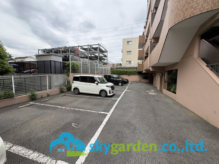 ライオンズマンション藤沢湘南台１番館　の駐車場