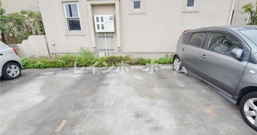 FOUR　SEASONSの駐車場