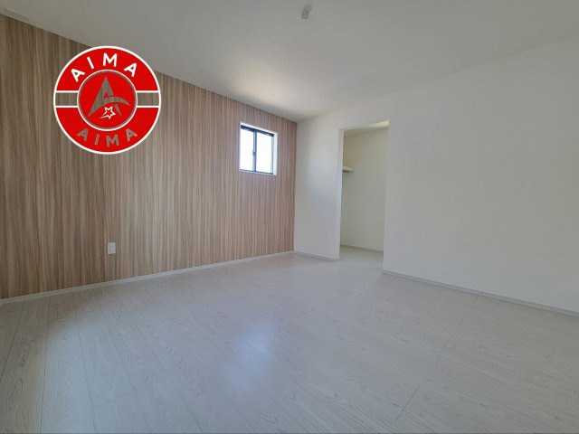 古賀市天神3丁目第1-3棟（1号棟）の子供部屋|柔らかい陽光が差し込む明るいお部屋を演出する設計。彩光の取れる窓が気持ちの良いお部屋を創り上げます。
