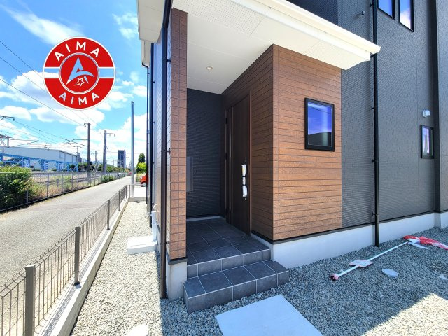 古賀市天神3丁目第1-3棟（1号棟）の玄関|おでかけの時も帰った時も、「我が家」を最初に感じでもらえる素敵な空間に。