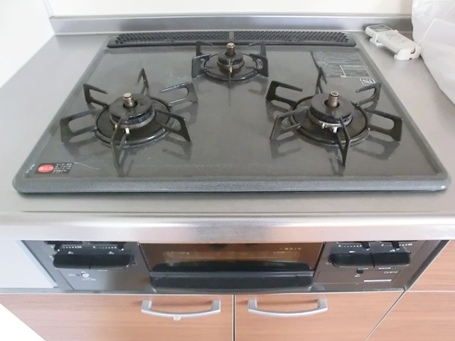 ＰＲＯＭＥＴＨＥＵＳのキッチン|グリル付３口コンロです（*^^*）