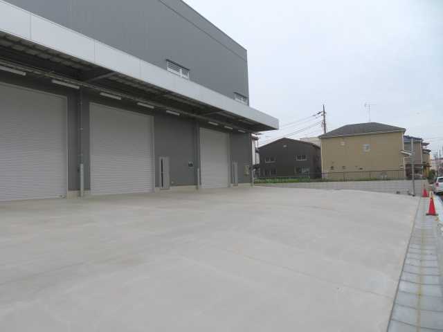 川口市大字安行領家の倉庫の駐車場