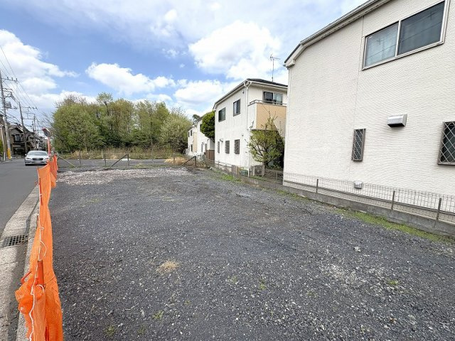 【外観】 | 新座市野寺5丁目　建築条件付売地　全2区画　(保谷店) | 小学校まで徒歩8分なので、お子様も通いやすいです。