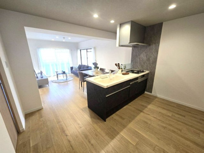 【キッチン】 | 朝日プラザ大濠 | カウンターキッチンです☆料理中も家族と会話や子供の様子見ができるので安心ですね♪