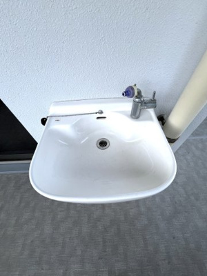 【その他】 | アーバンパレス小笹ステージ | バルコニーには洗い場がついています☆汚れたものを外で洗えるので便利ですよ♪