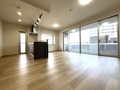 【居間・リビング】 | アーバンパレス小笹ステージ | 家具を配置しやすいリビング。
リビングは1番長く居るお部屋だから、使いやすいことが何より大切☆