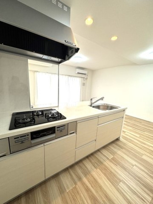 【キッチン】 | アルファライフ博多 | カウンターキッチンです☆料理中も家族と会話や子供の様子見ができるので安心ですね♪