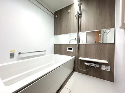 【浴室】 | アルファライフ博多 | 清潔感溢れるバスルーム☆
浴室乾燥システムなど嬉しい機能が充実♪日々の疲れを癒します☆

