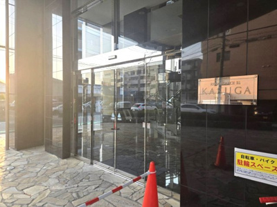 【外観】 | ルネッサンス21春日ザ・パーク | 重厚感のある入り口です☆