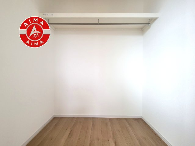 古賀市天神3丁目第1-3棟（2号棟）の収納|洋服や大きな荷物が多い方や人数の多いご家族などは、一般的なクローゼットよりもウォークインクローゼットのほうが使い勝手が良いです。