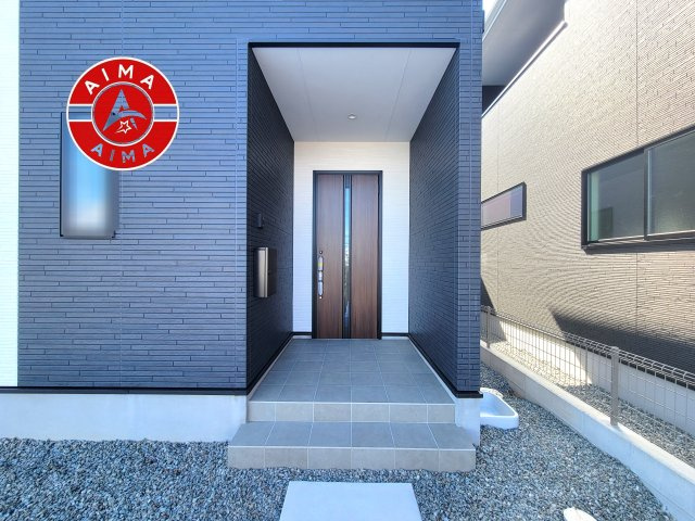 古賀市天神3丁目第1-3棟（2号棟）の玄関|おでかけの時も帰った時も、「我が家」を最初に感じでもらえる素敵な空間に。