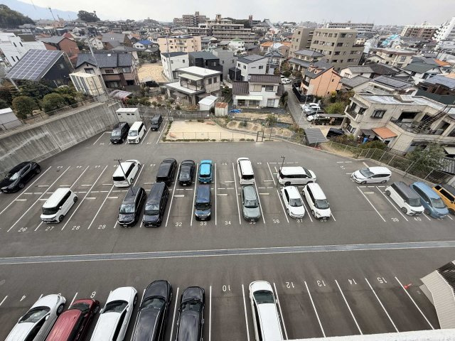 【駐車場】 | アルファステイツ春日３ | 駐車場から公園に行けます。 