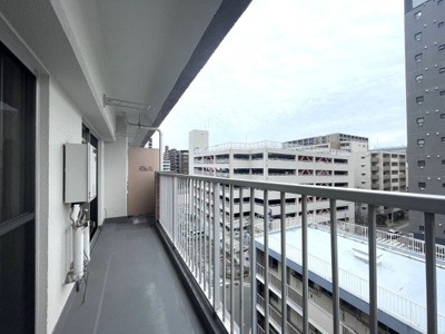 【バルコニー】 | 第三住吉ハイツ | 幅が広くクリーンな印象のバルコニー☆
大きなバルコニーは柔らかい風を運んできます…♪
洗濯物もたくさ