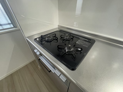 【その他】 | 第三住吉ハイツ | 三口コンロなので効率よく家事ができます☆