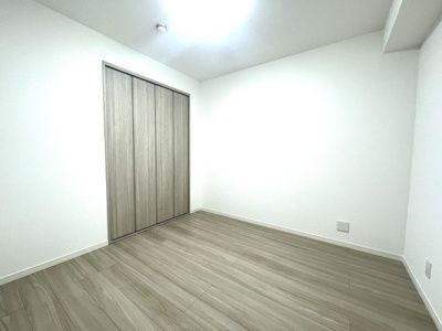 【洋室】 | 第三住吉ハイツ | 全居室フローリング＆収納付き♪
「収納の余裕は心の余裕」というお家探しの格言もあるんですよ！
