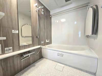 【浴室】 | パロス筑紫丘 | 清潔感溢れるバスルーム☆
浴室乾燥システムなど嬉しい機能が充実♪日々の疲れを癒します☆
