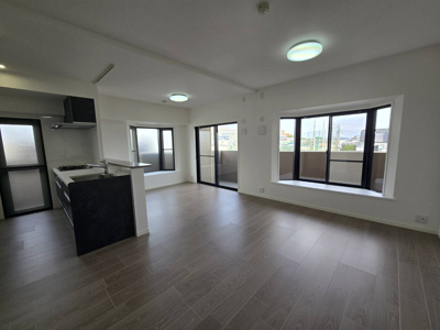 【居間・リビング】 | パロス筑紫丘 | 陽当たり良好なので居心地が良いお部屋になりそうですね☆