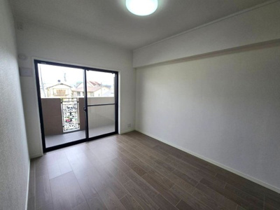 【洋室】 | パロス筑紫丘 | 全居室フローリング＆収納付き♪
「収納の余裕は心の余裕」というお家探しの格言もあるんですよ！
