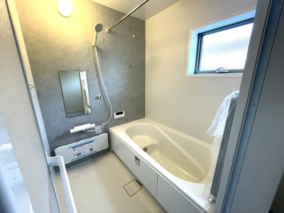 【浴室】 | 城南区七隈戸建て | 清潔感溢れるバスルーム☆
浴室乾燥システムなど嬉しい機能が充実♪日々の疲れを癒します☆
