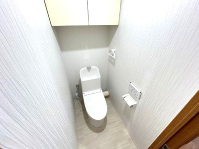 【トイレ】 | サンリヤンガーデン春日Ⅴ番館 | 縦型トイレはお掃除などお手入れがしやすく常に清潔に保ちやすいですよ♪