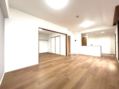 【居間・リビング】 | サンリヤンガーデン春日Ⅴ番館 | 家具を配置しやすいリビング。
リビングは1番長く居るお部屋だから、使いやすいことが何より大切☆
