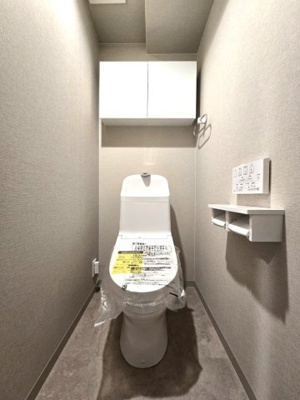 【トイレ】 | サンシティ鳥飼 | 縦型トイレはお掃除などお手入れがしやすく常に清潔に保ちやすいですよ♪
