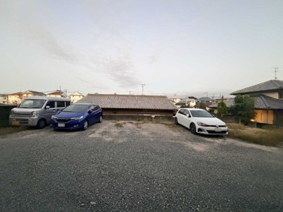 【外観】 | 南区柏原1丁目 土地 | 東向き：東側がひらけているので、朝日が差し込む素敵な家が建てられそうです。