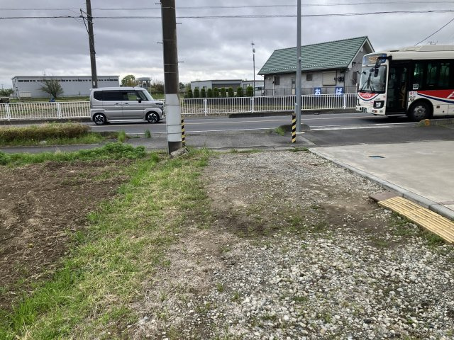 敷地面積１３４坪　売地　春日部市大場②の前面道路含む現地写真|東側公道約１３．６ｍ、４．３９ｍ接道！お車の出し入れもラクラクです♪
現地（2026年4月）撮影