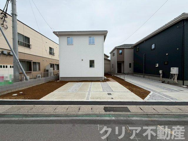 【前面道路含む現地写真】 | 前橋市北代田町1期1号棟　並列3台♪