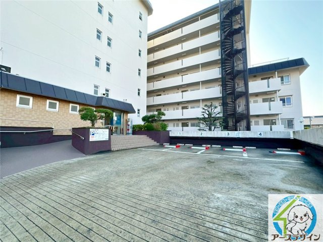 ユニハイツ朝霧の駐車場