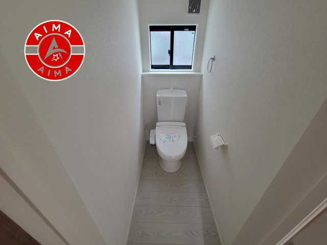 古賀市天神3丁目第1-3棟（3号棟）の内観：施工例|温水洗浄便座を完備しております。2ヶ所にトイレがあるのは朝の慌ただしい時間も安心です。