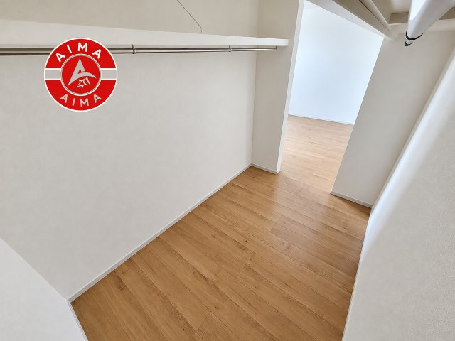 古賀市天神3丁目第1-3棟（3号棟）の収納|洋服や大きな荷物が多い方や人数の多いご家族などは、一般的なクローゼットよりもウォークインクローゼットのほうが使い勝手が良いです。