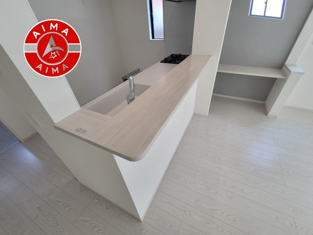 古賀市天神3丁目第1-3棟（3号棟）の内観：施工例|ダイニングテーブルへの配膳がラクラク、お料理はかどるカウンター付きシステムキッチン！