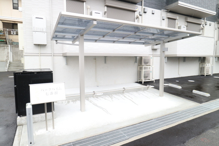 パークハイム七番館の駐車場