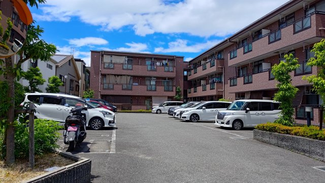 マルミマンションの駐車場