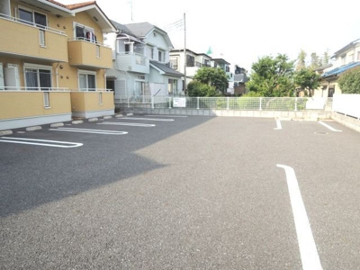 【駐車場】 | レユシール | 駐車場があるので、車を買う予定の方も安心です