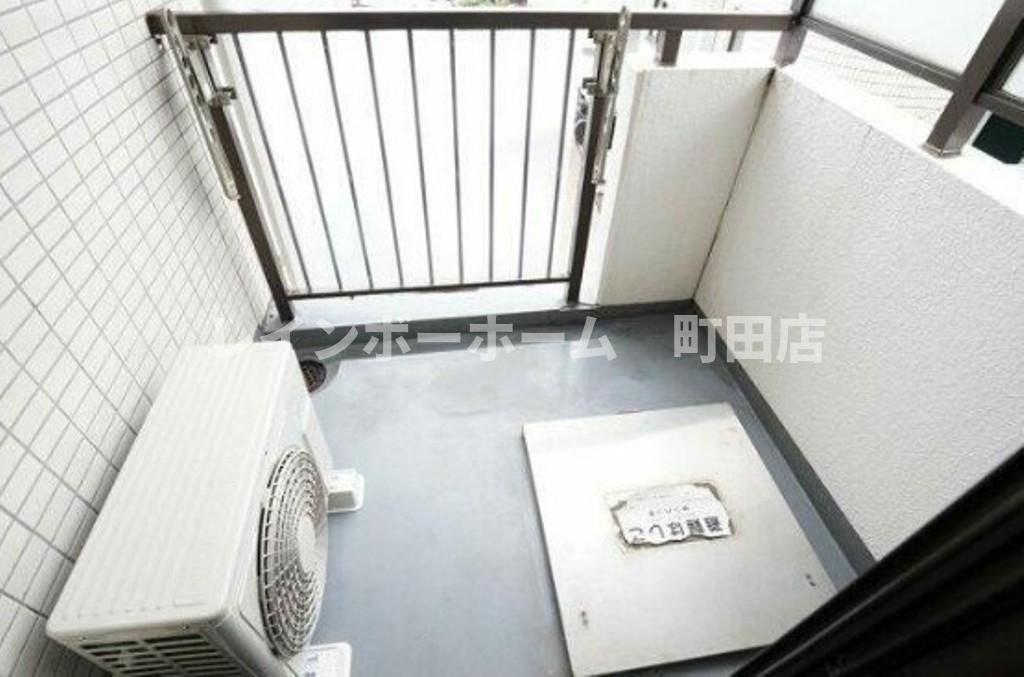 コンドミニアムメイ大倉山※初期費用分割あと払いサービス利用可能物件のバルコニー