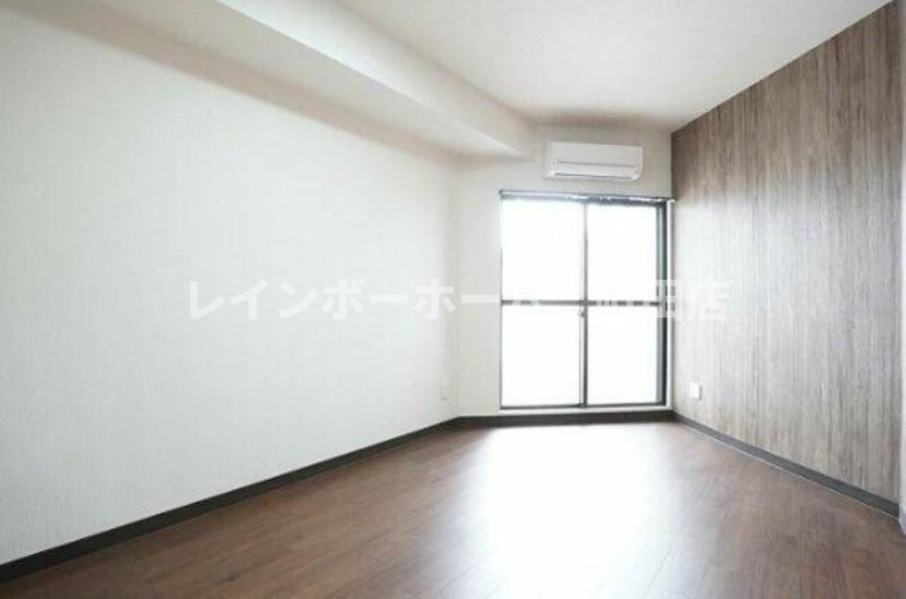 コンドミニアムメイ大倉山※初期費用分割あと払いサービス利用可能物件の居間・リビング