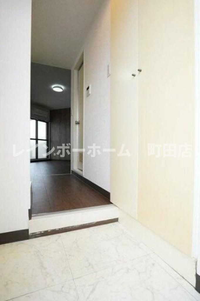 コンドミニアムメイ大倉山※初期費用分割あと払いサービス利用可能物件の玄関