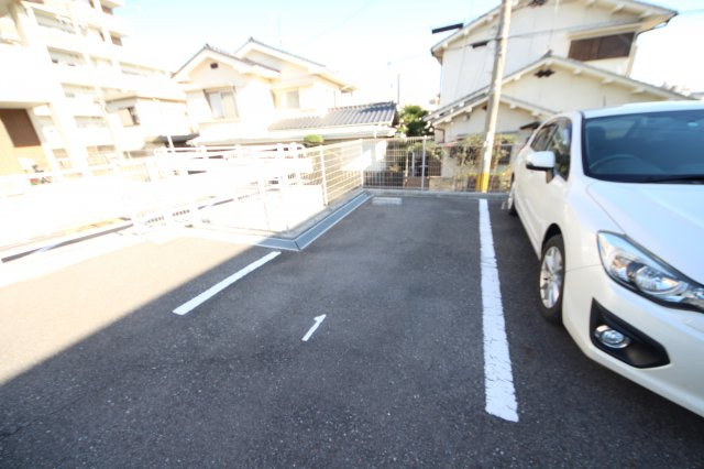 オレンジデコ・若林の駐車場